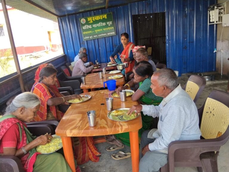 Shared meals for senior residents